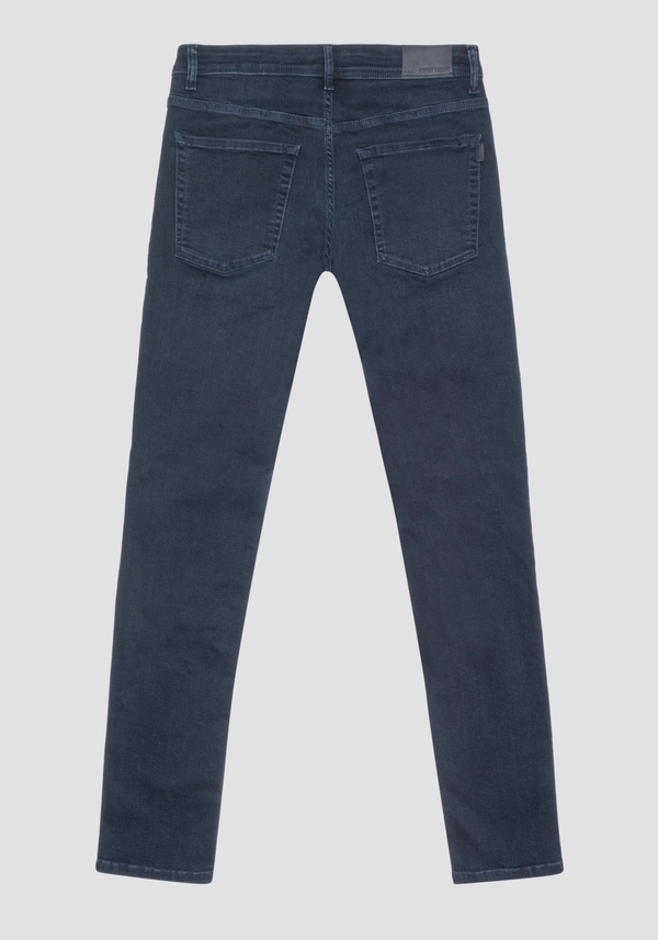 JEANS TAPERED FIT „OZZY“ AUS IKONISCH-BLAUEM STRETCH-DENIM - Antony Morato Online Shop