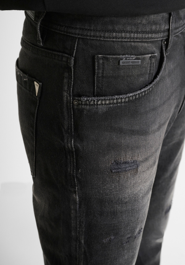 VAQUEROS SLIM CROPPED FIT "JIM" EN DENIM NEGRO DESGARRADO - Antony Morato Online Shop