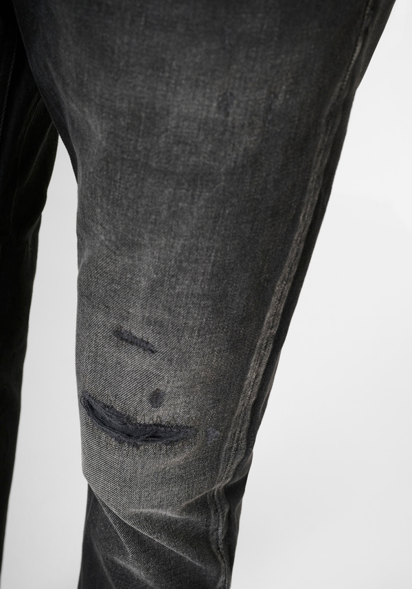 VAQUEROS SLIM CROPPED FIT "JIM" EN DENIM NEGRO DESGARRADO - Antony Morato Online Shop
