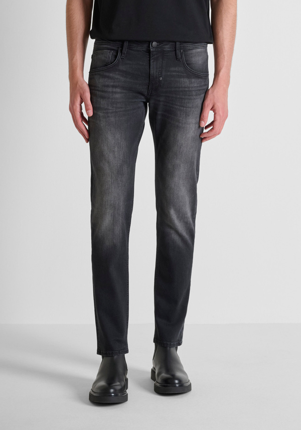 JEAN COUPE CONFORT TAPERED « KURT » EN DENIM NOIR - Antony Morato Online Shop