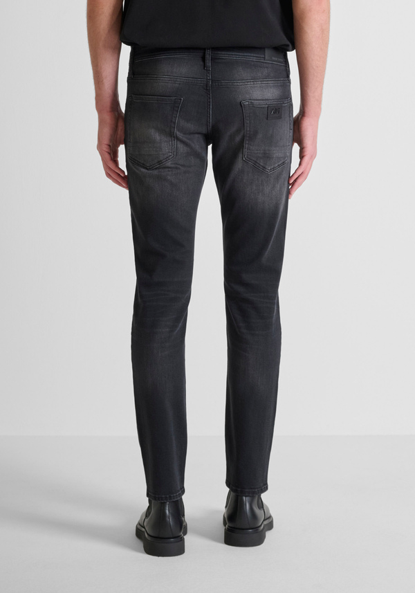 JEAN COUPE CONFORT TAPERED « KURT » EN DENIM NOIR - Antony Morato Online Shop