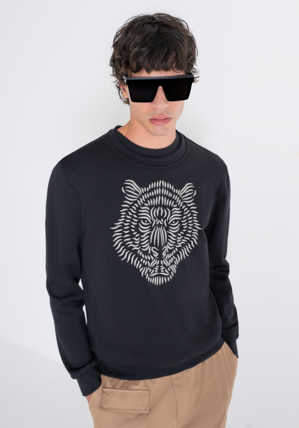 REGULAR FIT SWEATSHIRT IN SUSTAINABLE COTTON-BLEND FABRIC AND RUBBERISED TIGER PRINT - Antony Morato Online Shop
