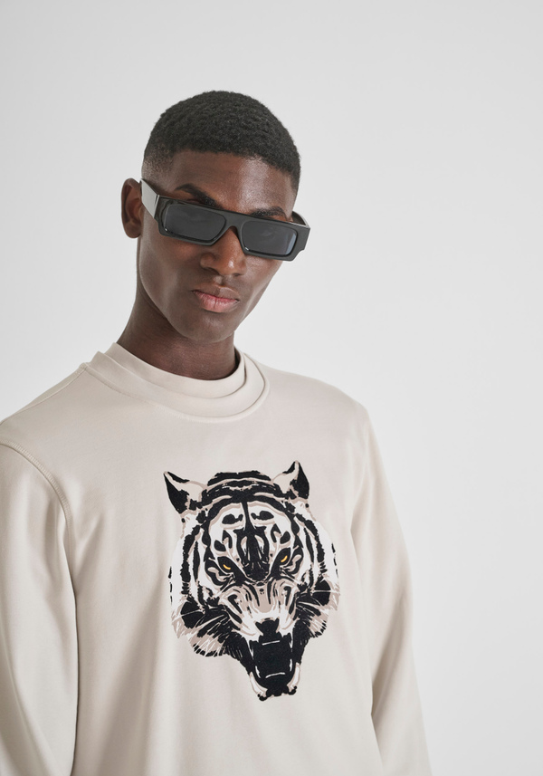 SWEAT COL ROND REGULAR FIT EN COTON DURABLE AVEC IMPRIMÉ TIGRE - Antony Morato Online Shop