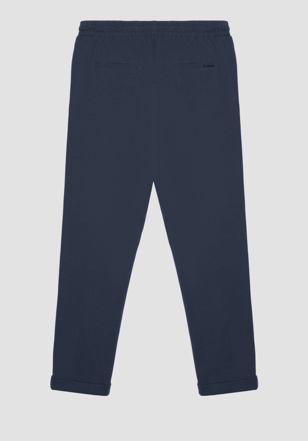 CARROT FIT TROUSERS IN STRETCH COTTON BLEND TWILL WITH LOGO PLAQUE - Antony Morato Online Shop