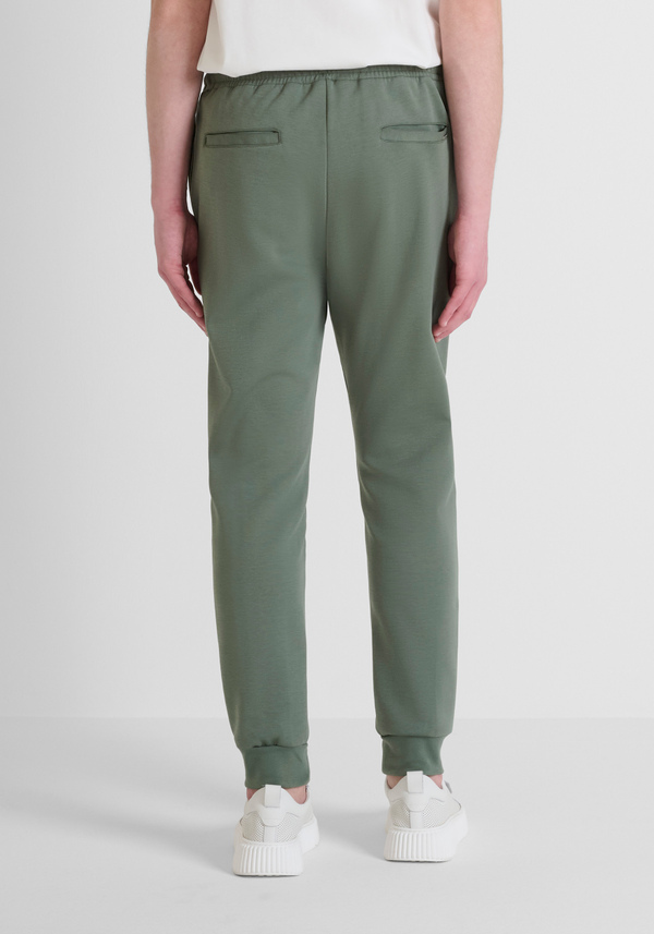 PANTALONI IN FELPA CARROT FIT IN MISTO COTONE CON LOGO IN METALLO - Antony Morato Online Shop