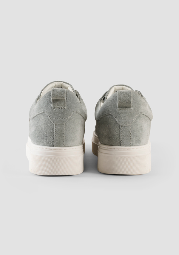 SNEAKERS AUS VELOURSLEDER MIT METALLPLAKETTE - Antony Morato Online Shop