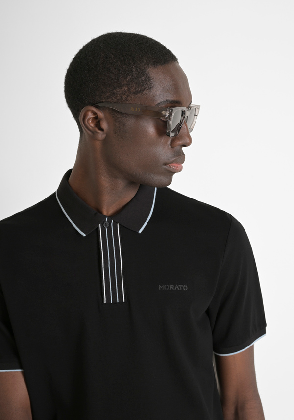 T-SHIRT RELAXED FIT AUS 100 % EINFARBIGEM BAUMWOLLJERSEY MIT GESTICKTEM LOGO - Antony Morato Online Shop