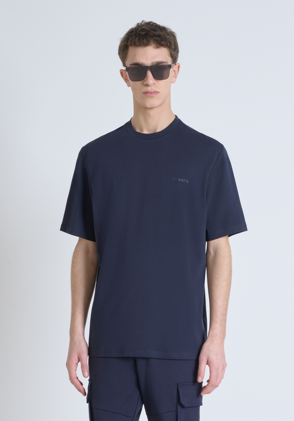 RELAXED FIT 100% COTTON JERSEY T-SHIRT WITH TONE-ON-TONE EMBOSSED LOGO LETTERING - Antony Morato Online Shop