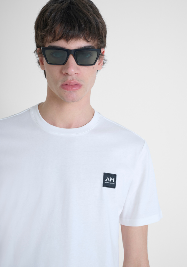 CAMISETA REGULAR FIT DE PUNTO DE ALGODÓN PURO DE COLOR LISO CON LOGOTIPO EN RELIEVE TONO SOBRE TONO - Antony Morato Online Shop
