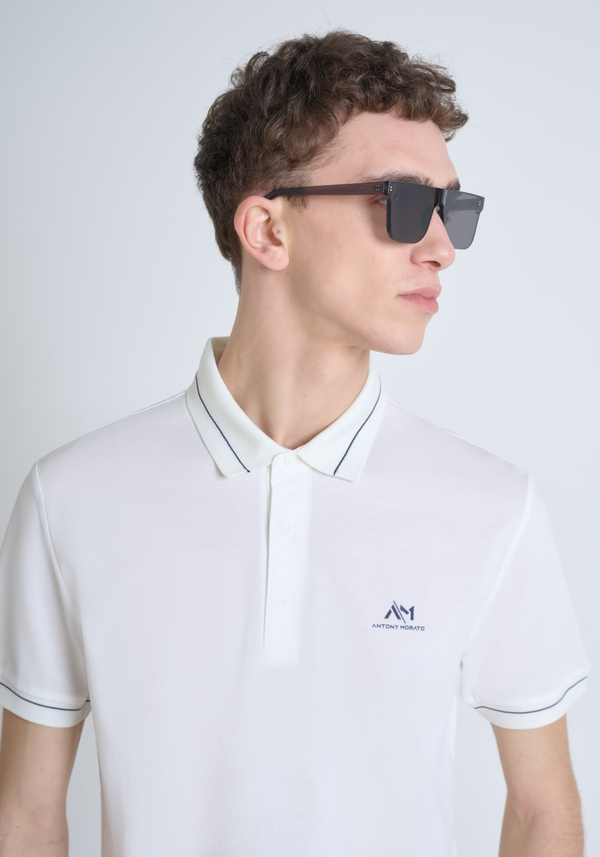 T-SHIRT REGULAR FIT AUS 100 % BAUMWOLLJERSEY MIT KONTRASTIERENDEM LOGO-PATCH - Antony Morato Online Shop