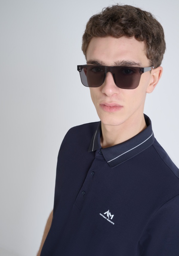 T-SHIRT REGULAR FIT AUS 100 % BAUMWOLLJERSEY MIT KONTRASTIERENDEM LOGO-PATCH - Antony Morato Online Shop