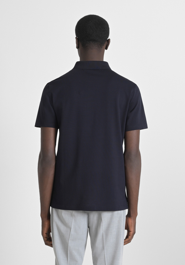 T-SHIRT REGULAR FIT AUS 100 % BAUMWOLLJERSEY MIT GENÄHTEM PATCH UND KONTRASTIERENDEM MONOGRAMM - Antony Morato Online Shop