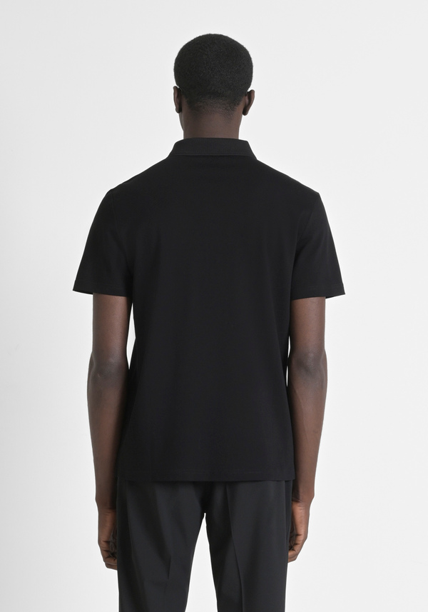 T-SHIRT REGULAR FIT AUS 100 % BAUMWOLLJERSEY MIT GENÄHTEM PATCH UND KONTRASTIERENDEM MONOGRAMM - Antony Morato Online Shop