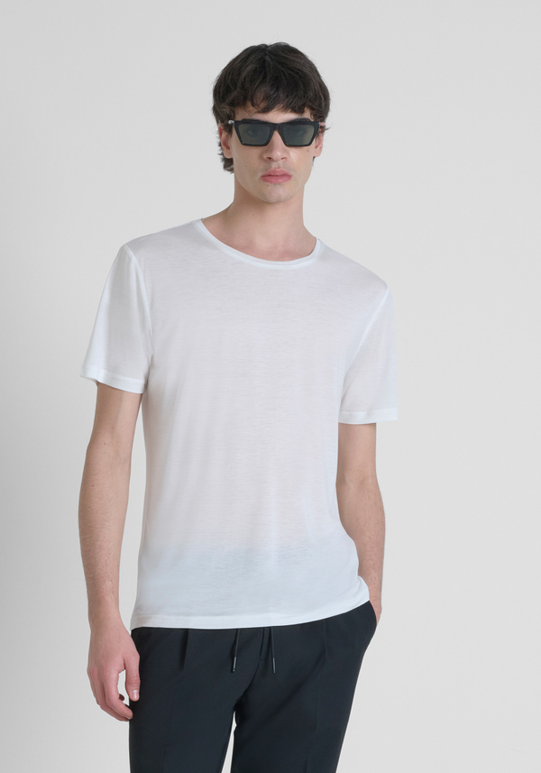 REGULAR FIT T-SHIRT IN SOFT STRETCH FABRIC WITH LOGO PLAQUE STITCHED ON THE BACK - Antony Morato Online Shop