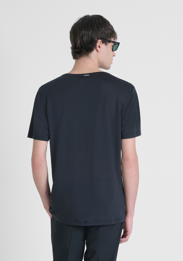 REGULAR FIT T-SHIRT IN SOFT STRETCH FABRIC WITH LOGO PLAQUE STITCHED ON THE BACK - Antony Morato Online Shop