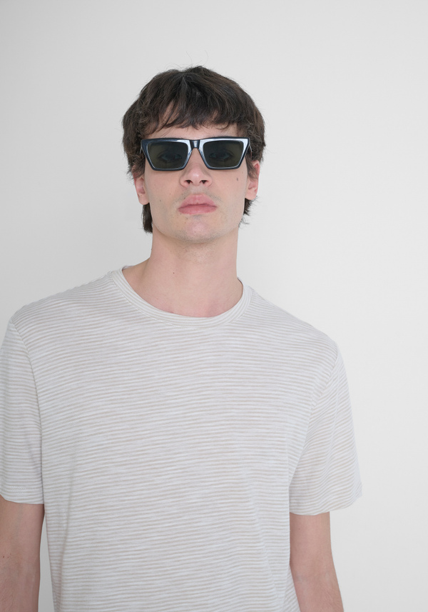 T-SHIRT DÉCONTRACTÉ EN COTON AVEC ÉCUSSON EN MÉTAL - Antony Morato Online Shop