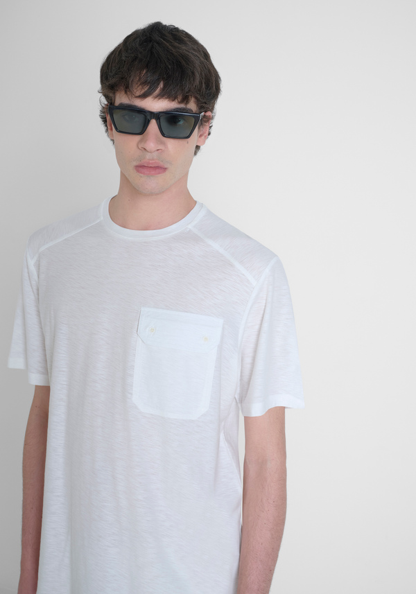 T-SHIRT DÉCONTRACTÉ EN COTON AVEC ÉCUSSON EN MÉTAL - Antony Morato Online Shop