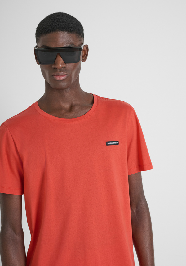 CAMISETA REGULAR FIT EN TEJIDO DE ALGODÓN CON PARCHE DE GOMA CON EL LOGOTIPO - Antony Morato Online Shop