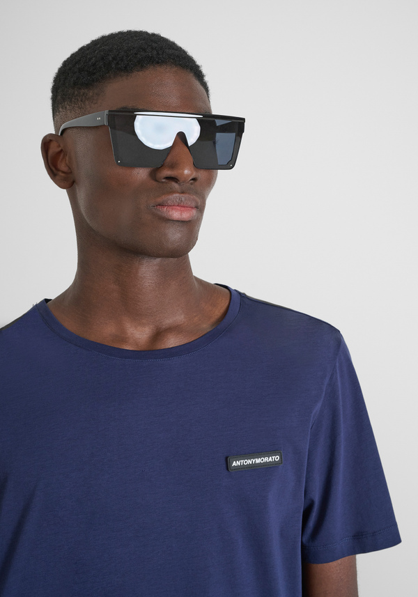 CAMISETA REGULAR FIT EN TEJIDO DE ALGODÓN CON PARCHE DE GOMA CON EL LOGOTIPO - Antony Morato Online Shop