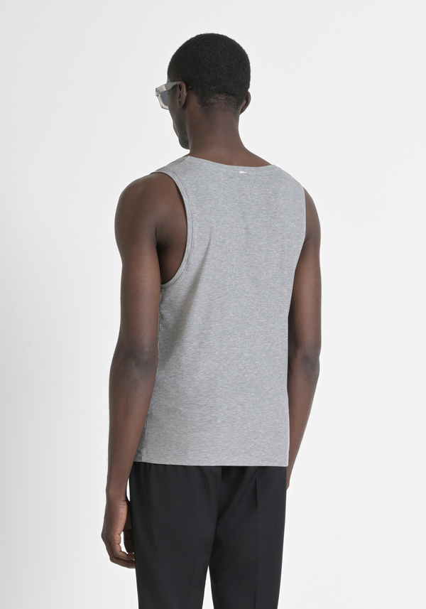 T-SHIRT REGULAR FIT EN TISSU STRETCH DOUX AVEC PLAQUETTE LOGOTYPÉE COUSUE SUR LE DOS - Antony Morato Online Shop