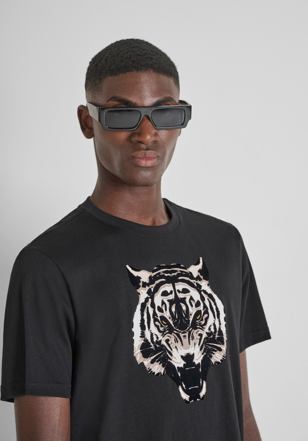 T-SHIRT REGULAR FIT EN JERSEY DE COTON AVEC IMPRIMÉ TIGRE FLOCKÉ - Antony Morato Online Shop