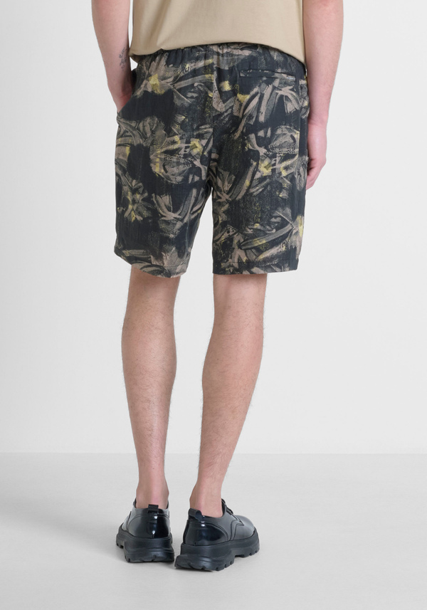 SHORTS REGULAR FIT IN REMIE FABRIC WITH LOGOED METAL BADGE - Antony Morato Online Shop