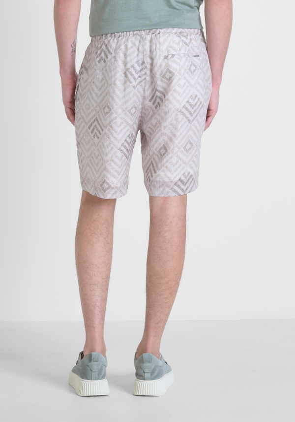 SHORT REGULAR FIT DE RAMIO CON LOGOTIPO METÁLICO - Antony Morato Online Shop