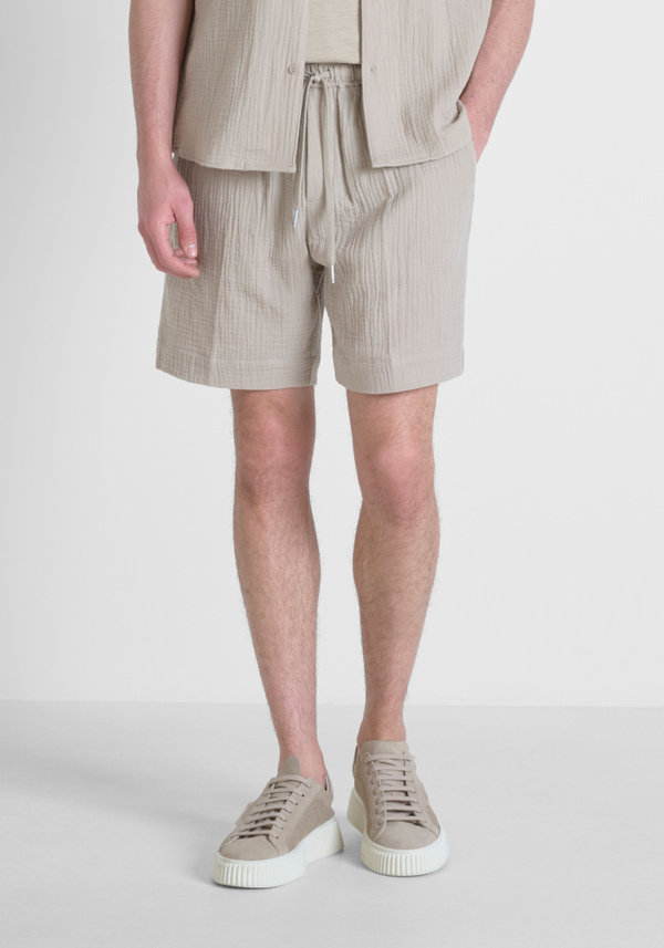 SHORT REGULAR FIT EN TEJIDO DE ALGODÓN DE TACTO SUAVE Y ACABADO CRINCKLE - Antony Morato Online Shop