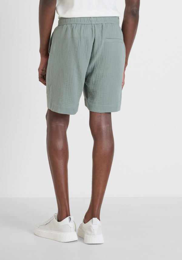 SHORT REGULAR FIT EN TEJIDO DE ALGODÓN DE TACTO SUAVE Y ACABADO CRINCKLE - Antony Morato Online Shop