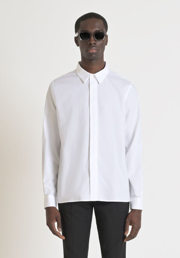 "MERIDA" REGULAR FIT COTTON POPLIN BLEND SHIRT WITH HIDDEN BUTTONS AND LOGO PLAQUE - Antony Morato Online Shop