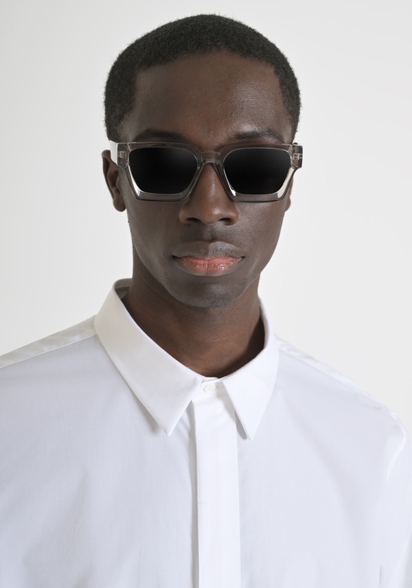 "MERIDA" REGULAR FIT COTTON POPLIN BLEND SHIRT WITH HIDDEN BUTTONS AND LOGO PLAQUE - Antony Morato Online Shop