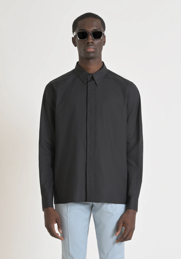 "MERIDA" REGULAR FIT COTTON POPLIN BLEND SHIRT WITH HIDDEN BUTTONS AND LOGO PLAQUE - Antony Morato Online Shop