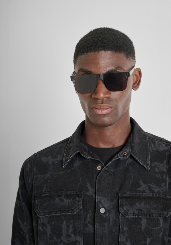 REGULAR FIT "ROB" SHIRT IN PROCESSED BLACK DENIM - Antony Morato Online Shop