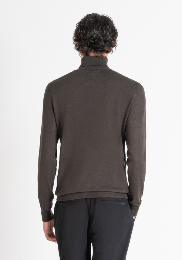 MAGLIA SLIM FIT IN FILATO MISTO VISCOSA CON PATCH LOGATO - Antony Morato Online Shop
