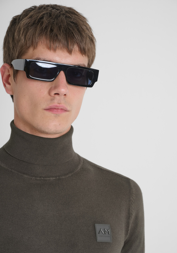 PULL COL ROULÉ SLIM FIT EN FIL MÉLANGE DE VISCOSE AVEC PATCH LOGO - Antony Morato Online Shop