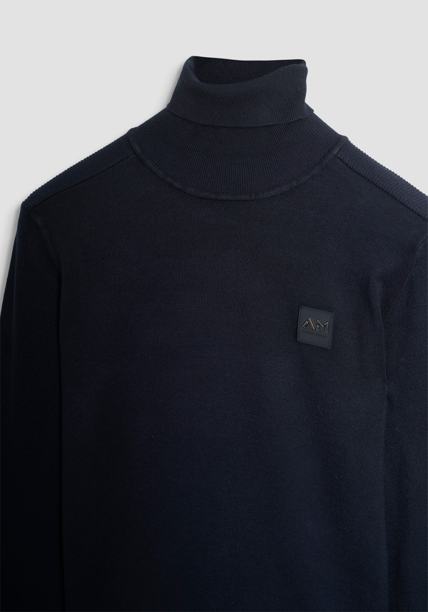 SLIM FIT TURTLENECK SWEATER IN VISCOSE BLEND YARN WITH LOGO PATCH - Antony Morato Online Shop