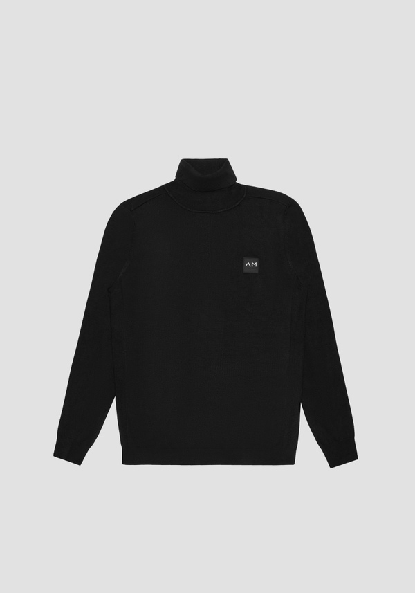 SLIM FIT TURTLENECK SWEATER IN VISCOSE BLEND YARN WITH LOGO PATCH - Antony Morato Online Shop