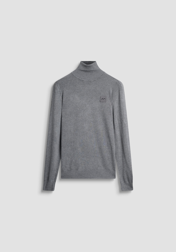 SLIM FIT TURTLENECK SWEATER IN VISCOSE BLEND YARN WITH LOGO PATCH - Antony Morato Online Shop