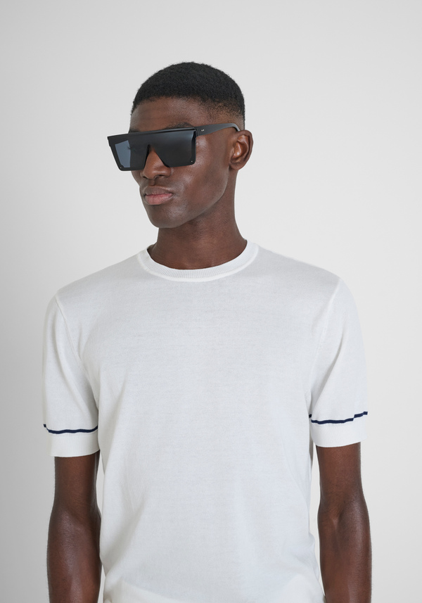 PULL-OVER DE COUPE RÉGULIÈRE EN COTON SUPER FIN AVEC BADGE EN MÉTAL - Antony Morato Online Shop