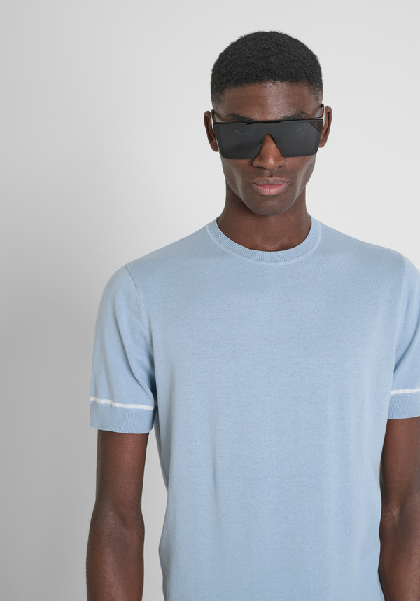 PULL-OVER DE COUPE RÉGULIÈRE EN COTON SUPER FIN AVEC BADGE EN MÉTAL - Antony Morato Online Shop