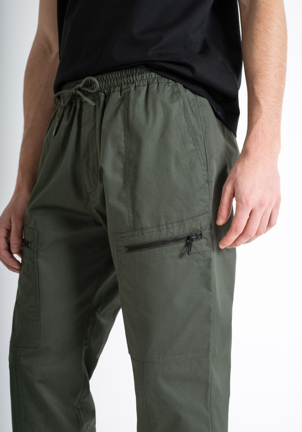 REGULAR FIT CARGO TROUSERS IN COTTON TWILL WITH ZIPPERED POCKETS AND LOGO PATCH - Antony Morato Online Shop