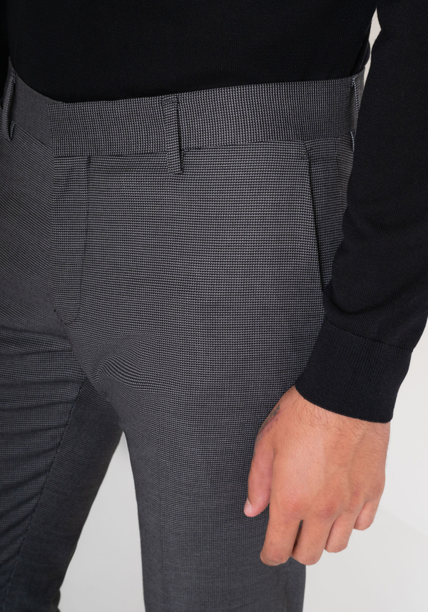 HOSE „BONNIE“ SLIM FIT AUS STRETCH-VISKOSE MIT FANTASIE-MUSTER - Antony Morato Online Shop