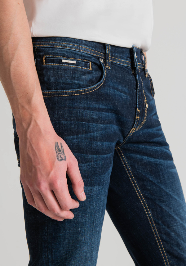 "GILMOUR" SUPER SKINNY FIT JEANS IN STRETCH DENIM BLEND WITH DARK WASH AND CONTRAST STITCHING - Antony Morato Online Shop