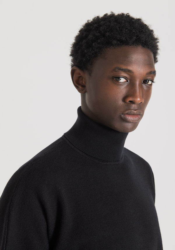 OVERSIZED TURTLENECK SWEATER IN SOLID-COLOUR VISCOSE BLEND YARN - Antony Morato Online Shop
