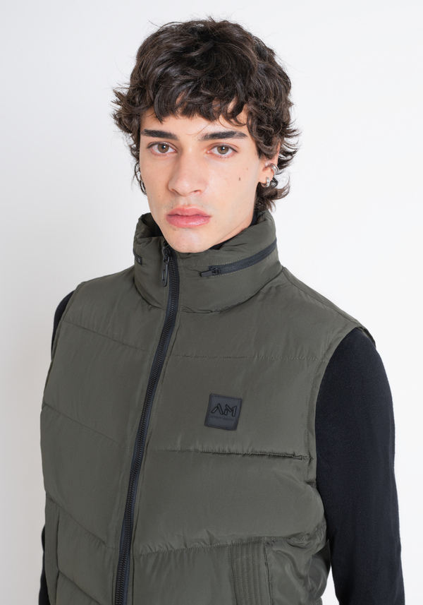 DOUDOUNE SANS MANCHES REGULAR FIT VERTE AVEC REMBOURRAGE SYNTHÉTIQUE DUPONT SORONA - Antony Morato Online Shop
