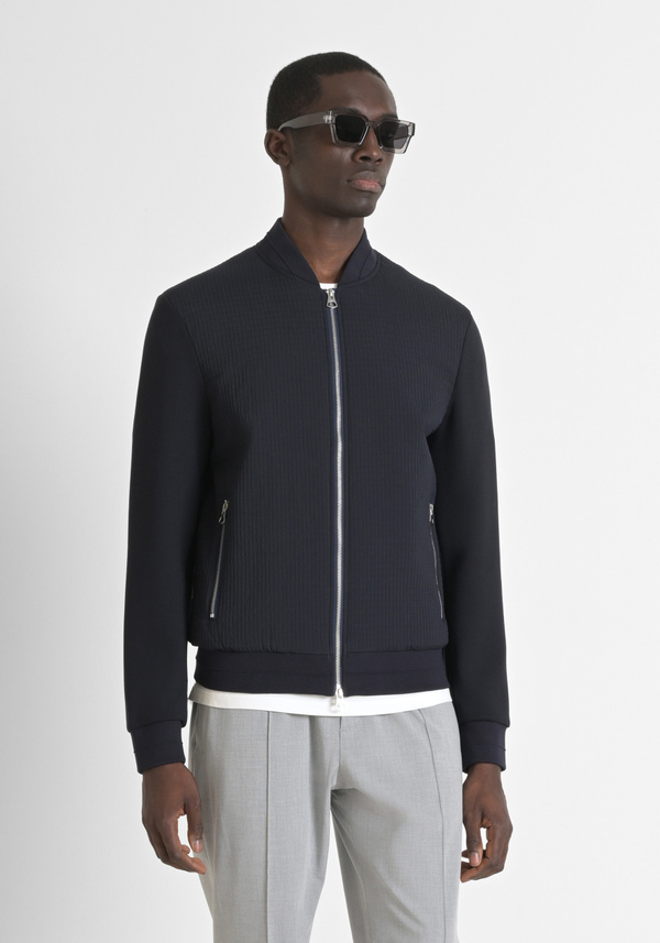 GIUBBOTTO REGULAR FIT IN TESSUTO TECNICO CON TESSUTO A CONTRASTO E PATCH LOGATA - Antony Morato Online Shop
