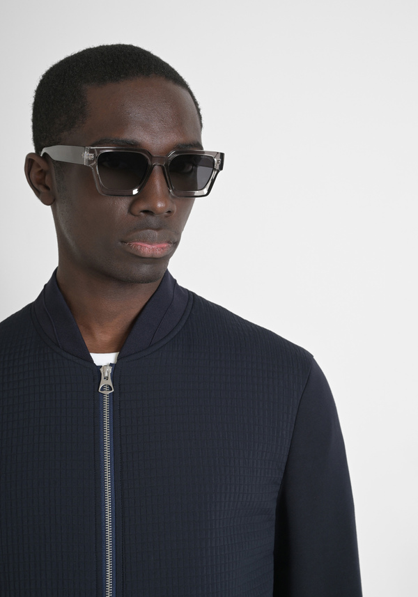 GIUBBOTTO REGULAR FIT IN TESSUTO TECNICO CON TESSUTO A CONTRASTO E PATCH LOGATA - Antony Morato Online Shop