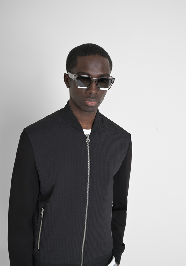 MANTEAU DE COUPE RÉGULIÈRE EN TISSU TECHNO ET EMPIÈCEMENTS EN STRETCH - Antony Morato Online Shop