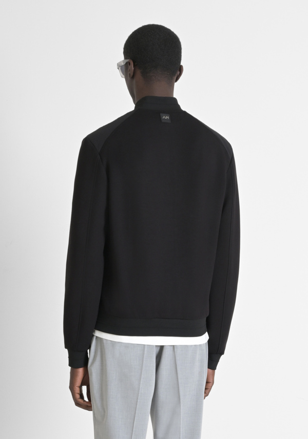 MANTEAU DE COUPE RÉGULIÈRE EN TISSU TECHNO ET EMPIÈCEMENTS EN STRETCH - Antony Morato Online Shop
