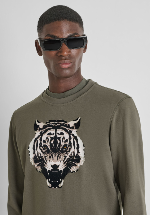 SWEAT COL ROND REGULAR FIT EN COTON DURABLE AVEC IMPRIMÉ TIGRE - Antony Morato Online Shop